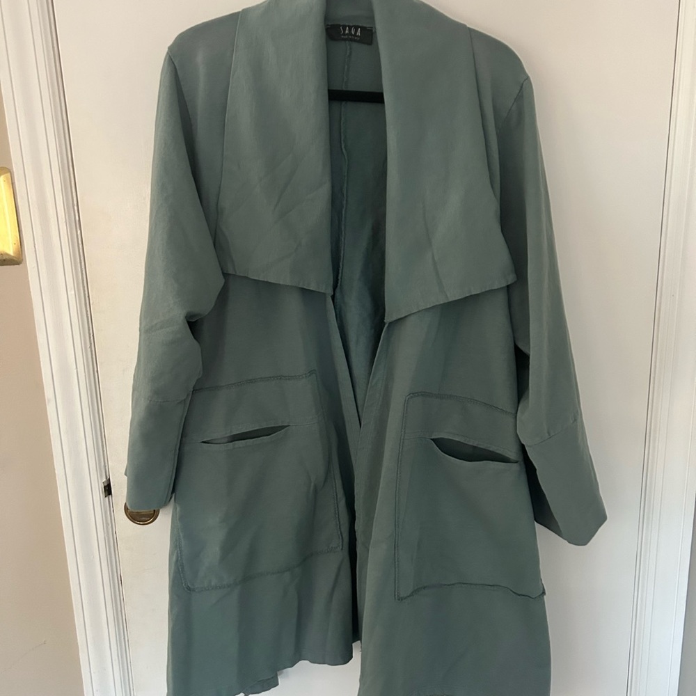 SAGA SAGE GREEN TRENCH STYLE JACKET WITH OVERSIZED COLLAR AND LARGE POCKETS